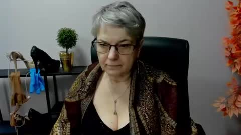 Snapshot of iris_xdesire chatting on 02/21/25, 10:28 I R I S online show from 02/21/25, 10:28