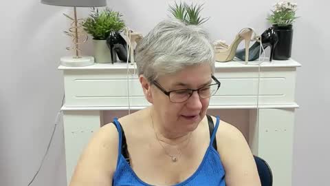 I R I S online show from 12/18/25, 07:25