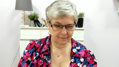 Snapshot of iris_xdesire chatting on 04/01/26, 06:14 I R I S online show from 04/01/26, 06:14