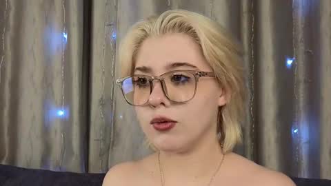 Snapshot of irisbarrington chatting on 12/15/24, 05:10 Iris Day Maya night online show from 12/15/24, 05:10