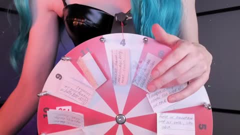 Snapshot of irisice chatting on 12/15/24, 07:31 Miss Iris Fansly Miss Iris new inst.  online show from 12/15/24, 07:31