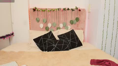 Snapshot of irisrossee_ chatting on 02/19/26, 02:18 Iris Rosse online show from 02/19/26, 02:18