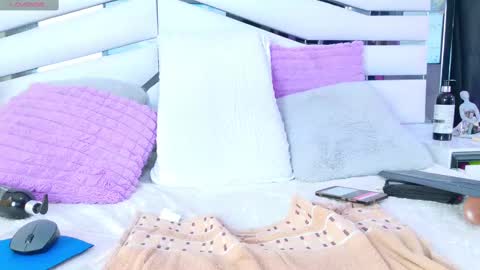 Snapshot of irissross chatting on 02/15/25, 05:50 Iris online show from 02/15/25, 05:50