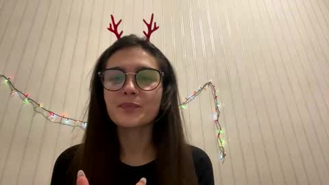 irisss31 online show from 12/25/24, 05:47