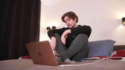 Snapshot of ironthud chatting on 01/17/26, 04:43 Sam online show from 01/17/26, 04:43