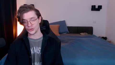 Snapshot of ironthud chatting on 03/04/26, 07:53 Sam online show from 03/04/26, 07:53