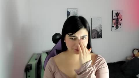isabella online show from 04/16/26, 08:42