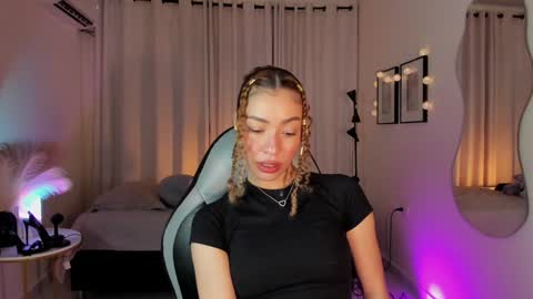 Snapshot of isa_____ chatting on 01/17/25, 12:31 isa_____ online show from 01/17/25, 12:31