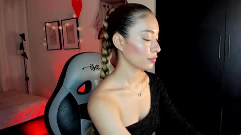 Snapshot of isa_____ chatting on 02/15/25, 12:48 isa_____ online show from 02/15/25, 12:48