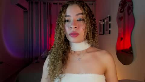 Snapshot of isa_____ chatting on 02/25/25, 12:14 isa_____ online show from 02/25/25, 12:14