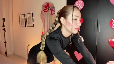 Snapshot of isa_____ chatting on 02/27/25, 12:21 isa_____ online show from 02/27/25, 12:21