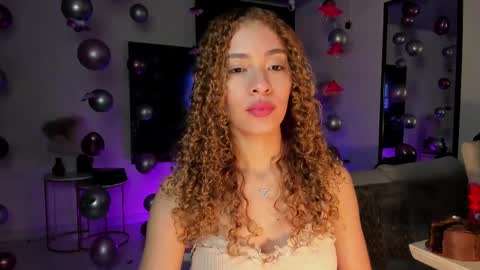 Snapshot of isa_____ chatting on 03/01/25, 01:43 isa_____ online show from 03/01/25, 01:43