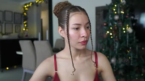 Snapshot of isa_____ chatting on 12/20/25, 07:21 isa_____ online show from 12/20/25, 07:21