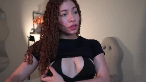 Snapshot of isa_____ chatting on 02/03/26, 12:53 isa_____ online show from 02/03/26, 12:53