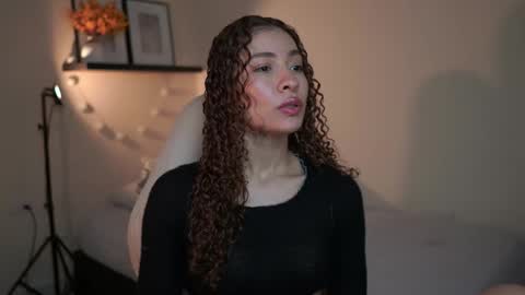 Snapshot of isa_____ chatting on 02/11/26, 02:49 isa_____ online show from 02/11/26, 02:49