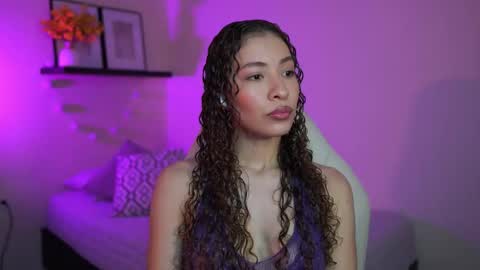 Snapshot of isa_____ chatting on 02/17/26, 01:35 isa_____ online show from 02/17/26, 01:35