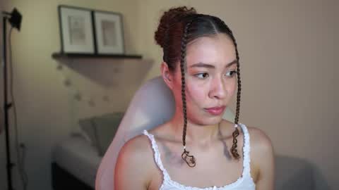 Snapshot of isa_____ chatting on 03/05/26, 01:56 isa_____ online show from 03/05/26, 01:56