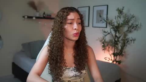 Snapshot of isa_____ chatting on 03/18/26, 01:42 isa_____ online show from 03/18/26, 01:42