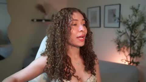 Snapshot of isa_____ chatting on 03/19/26, 02:15 isa_____ online show from 03/19/26, 02:15