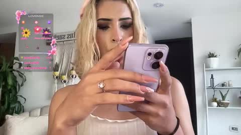Snapshot of isa__fox_1 chatting on 03/22/26, 09:18 Isabella online show from 03/22/26, 09:18