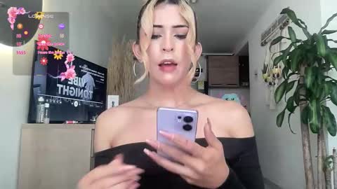 Snapshot of isa__fox_1 chatting on 03/29/26, 01:11 Isabella online show from 03/29/26, 01:11
