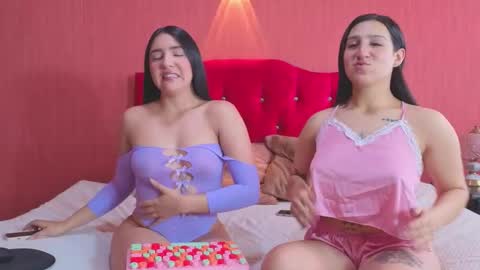 Snapshot of isa_and_nata chatting on 10/23/25, 01:32 Isa and Natasha online show from 10/23/25, 01:32