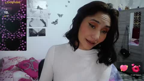 Snapshot of isa_bella___ chatting on 02/12/25, 03:40 Isa online show from 02/12/25, 03:40