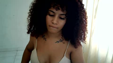 Snapshot of isa_bellaxx23 chatting on 06/17/26, 07:48 isa_bellaxx23 online show from 06/17/26, 07:48