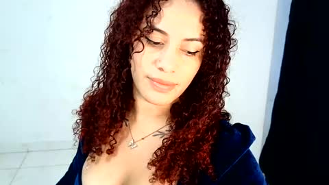 Snapshot of isa_bellaxx23 chatting on 07/19/26, 11:19 isa_bellaxx23 online show from 07/19/26, 11:19