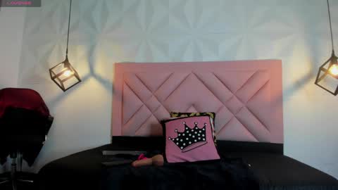 ISABELLA online show from 05/25/26, 08:04