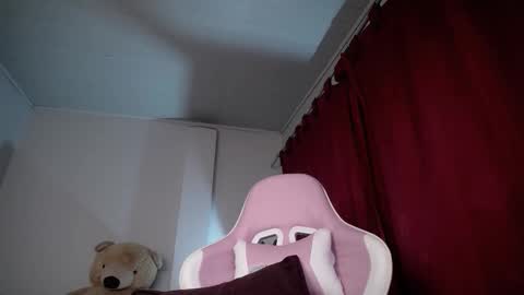 Isabella  online show from 10/08/25, 09:40