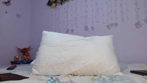 Snapshot of isa_jones1 chatting on 12/15/24, 06:18 isa_jones1 online show from 12/15/24, 06:18