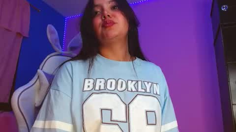 Snapshot of isa_jones1 chatting on 12/05/25, 02:42 isa_jones1 online show from 12/05/25, 02:42