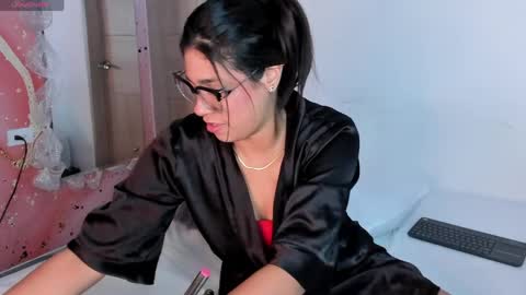 Snapshot of isa_jonness_ chatting on 04/16/26, 01:01 oIssaJonneso online show from 04/16/26, 01:01