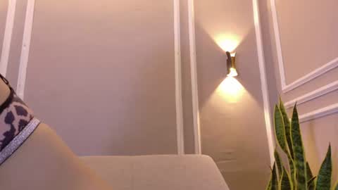 Isabella online show from 06/25/26, 12:20