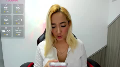 isa_klein online show from 02/25/26, 12:59