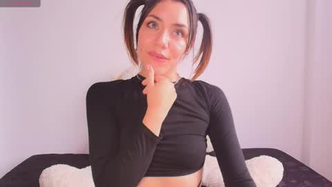 Snapshot of isa_laurentt chatting on 02/13/25, 09:06 Isabella Laurentt  online show from 02/13/25, 09:06