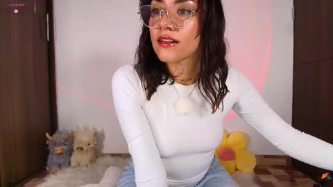 Isabella Laurentt  online show from 05/14/26, 11:44