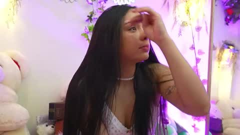 Isabella        online show from 11/28/25, 10:56