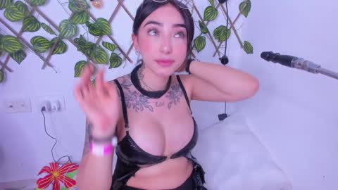 Snapshot of isa_redhair_ chatting on 12/02/24, 07:36 ....  Connection time 900 pm to 500 amRest days Wednesday and Saturday online show from 12/02/24, 07:36