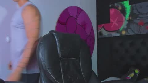 Snapshot of isaac_cryston chatting on 09/29/25, 08:13 isaac_cryston online show from 09/29/25, 08:13