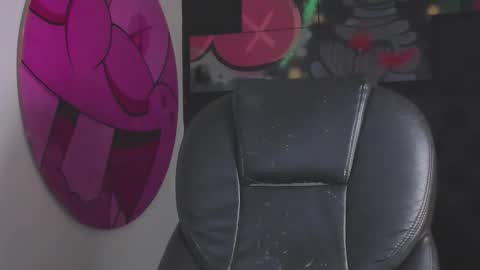 Snapshot of isaac_cryston chatting on 10/08/25, 08:17 isaac_cryston online show from 10/08/25, 08:17