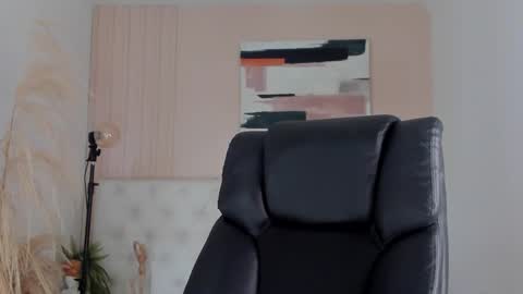 Snapshot of isaac_cryston chatting on 10/23/25, 07:34 isaac_cryston online show from 10/23/25, 07:34