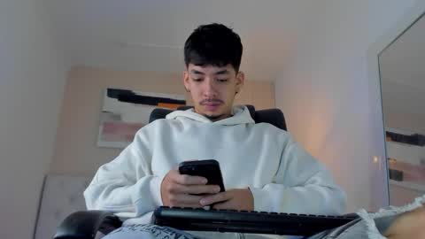 Snapshot of isaac_cryston chatting on 12/20/25, 07:32 isaac_cryston online show from 12/20/25, 07:32