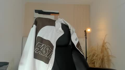 Snapshot of isaac_cryston chatting on 02/04/26, 10:04 isaac_cryston online show from 02/04/26, 10:04