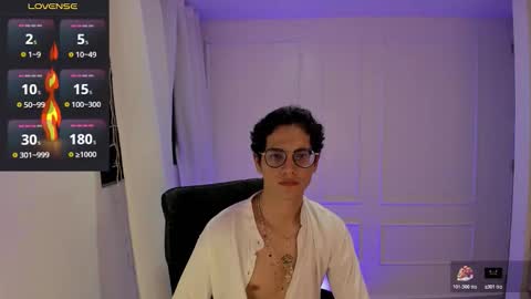 Snapshot of isaac_miler chatting on 11/15/25, 09:32 isaac online show from 11/15/25, 09:32