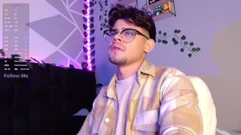 Isaac Saenz. online show from 12/08/24, 04:46