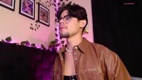 Isaac Saenz. online show from 02/14/25, 10:14