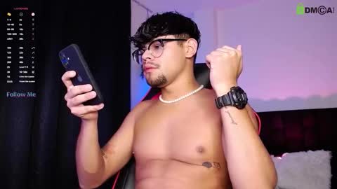 Isaac Saenz. online show from 09/23/25, 11:19