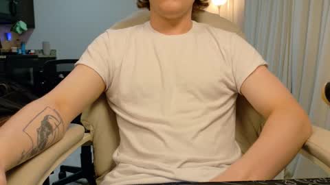 Snapshot of isaac_sheffield chatting on 05/22/26, 05:47 isaac online show from 05/22/26, 05:47